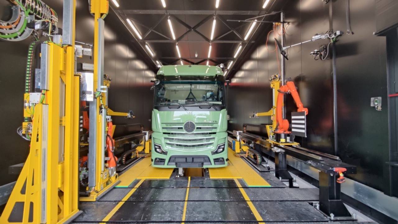Mercedes-Benz Türk yenilikçi teknoloji projelerine hız kesmeden devam ediyor