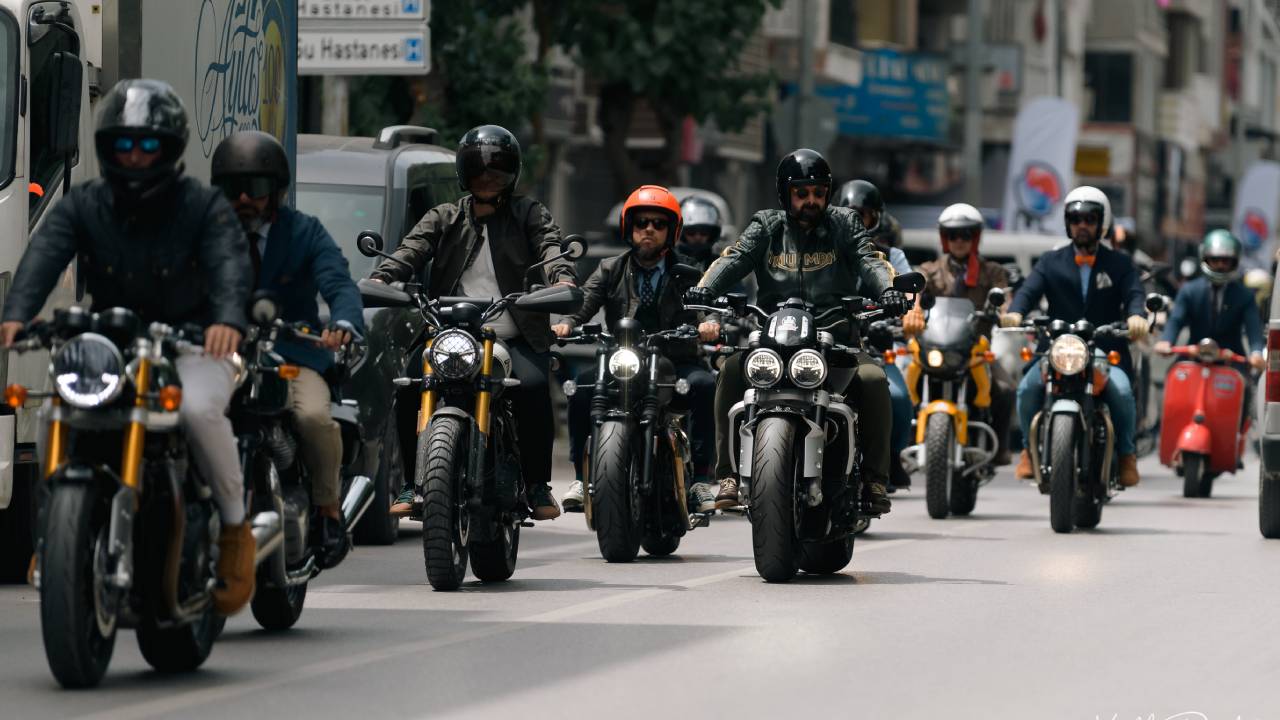 Klasik motor tutkunları İstanbul ve İzmir’i renklendirdi