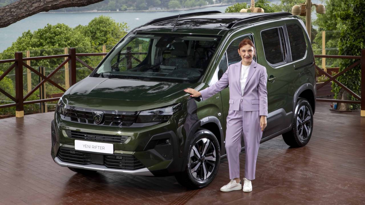 Peugeot’nun yenilenen ticari araç modelleri Türkiye’de