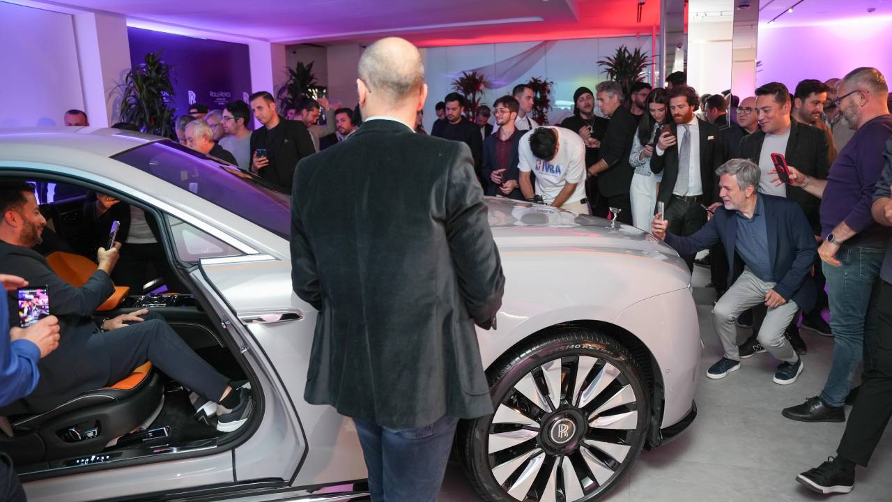 İlk tam elektrikli Coupe Rolls-Royce Spectre Türkiye’ye geldi