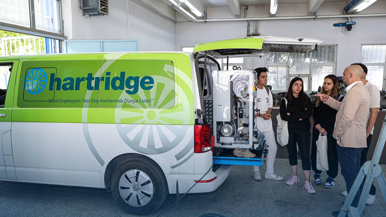 Delphi İzmir’de açtığı yedek parça laboratuvarları İle eğitime destek veriyor