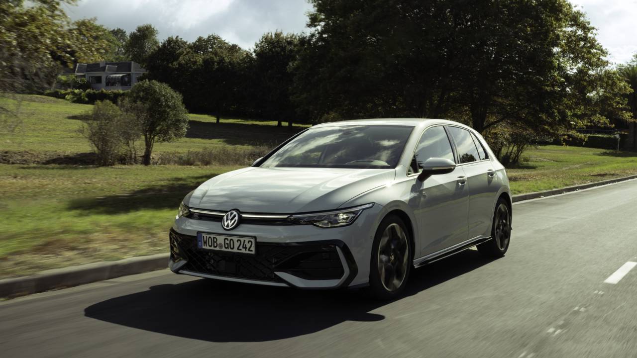 Volkswagen’in en çok satan modeli Golf, 50. yılında yenilendi