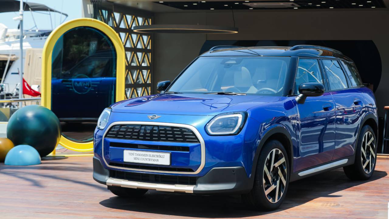 Yeni tamamen elektrikli MINI Countryman Yalıkavak Marina’da