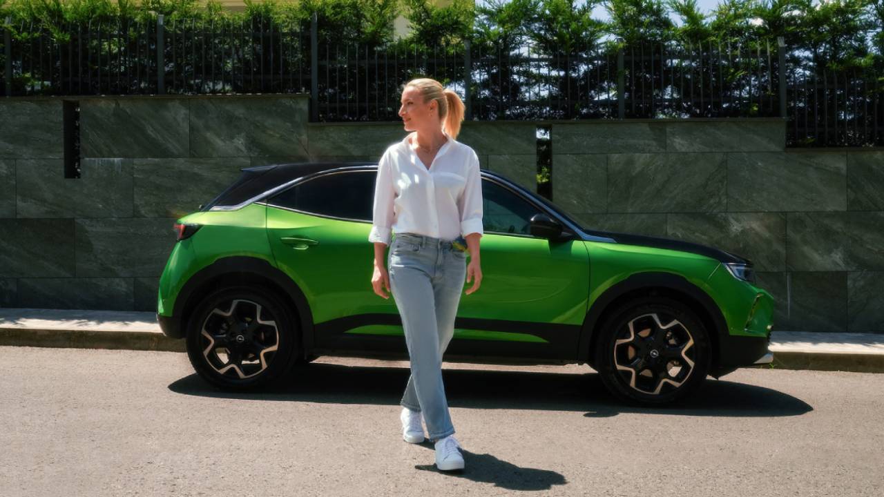 Milli voleybolcu Gizem Örge ve Opel Mokka’nın enerjisi birleşti