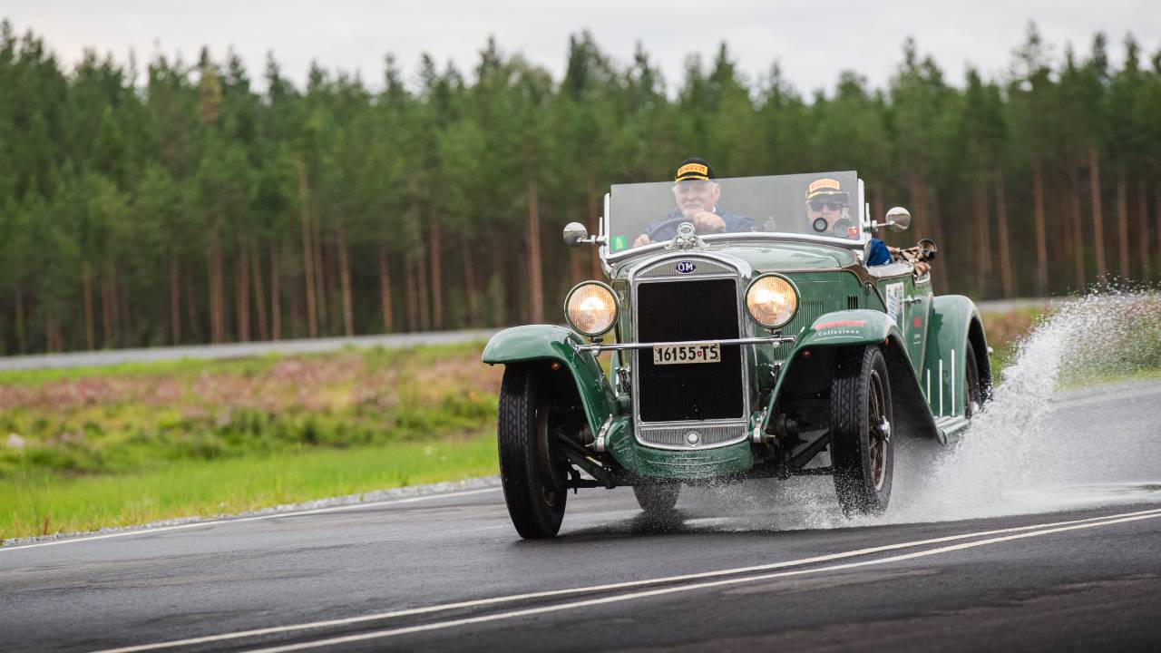 Pirelli Stella Bianca Lastikler, 1929 model OM 665 Superba ile 10.000 kilometreden fazla yol yaptı