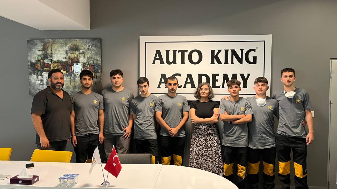 Auto King MESEM işbirliği ile Lise çağındaki gençleri otomotiv sektörüne hazırlıyor
