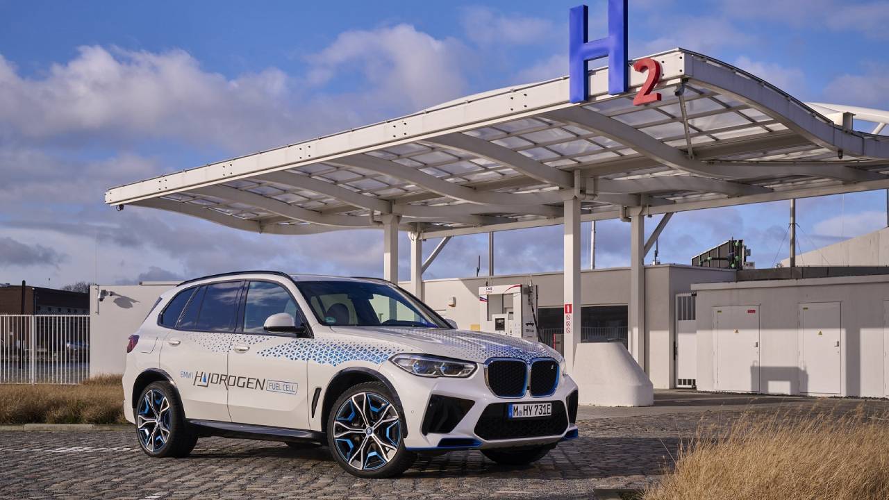 BMW’nin ilk seri üretim hidrojen yakıt hücreli modeli 2028’de yola çıkacak
