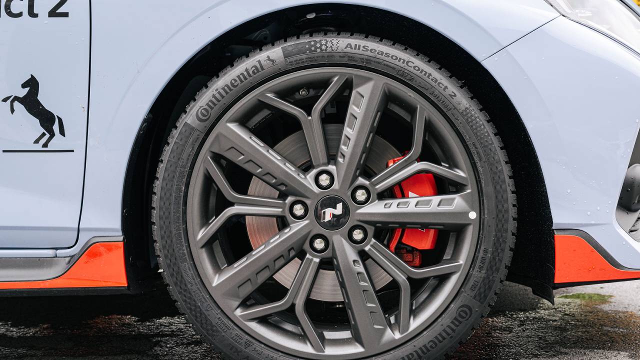 ACE testinin galibi Continental AllSeasonContact 2