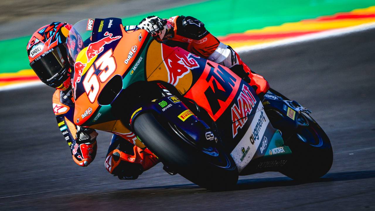 Red Bull sporcusu Deniz Öncü’den Moto2’de tarihi podyum