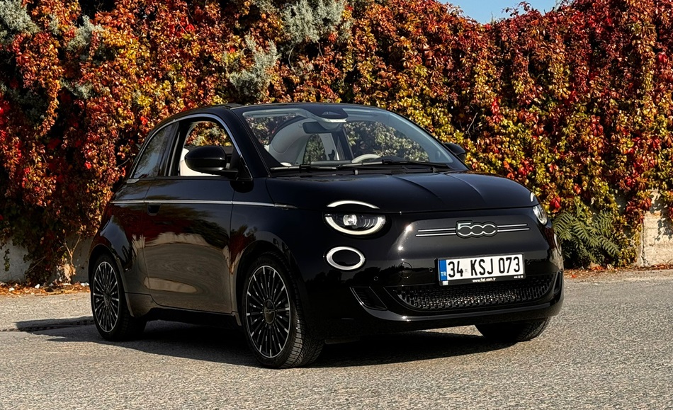 Fiat 500e Cabrio La Prima by Bocelli Test