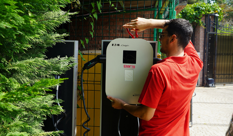 Şarj istasyonları, elektrikli araç sayısından daha hızlı artmalı