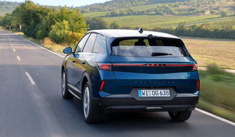 Opel’in 20 Yıllık Köpek Balığı Geleneği Yeni Grandland ile Devam Ediyor