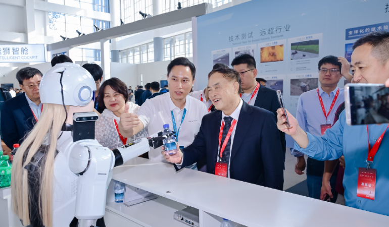 Chery’nin Yapay Zekâ Destekli Robotu AiMOGA Göreve Başladı