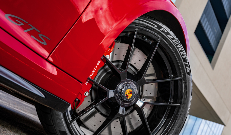 Pirelli İlk Hibrit Motorlu Yeni Porsche 911 GTS’nin Ekipmanı Oldu