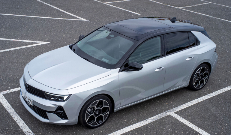 Opel Modelleri Panoramik Cam Tavan Özelliği ile Özgürlüğün Kapılarını Açıyor