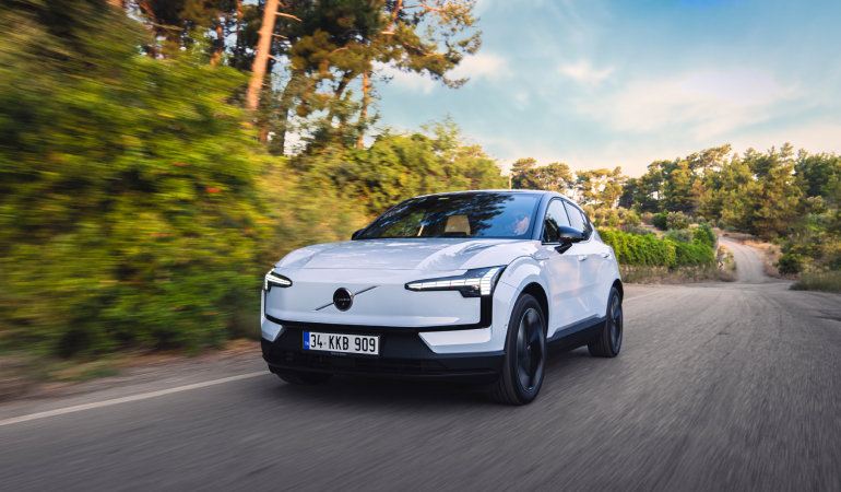Volvo’nun En Kompakt ve Tamamen Elektrikli SUV’u EX30 Türkiye Yollarında