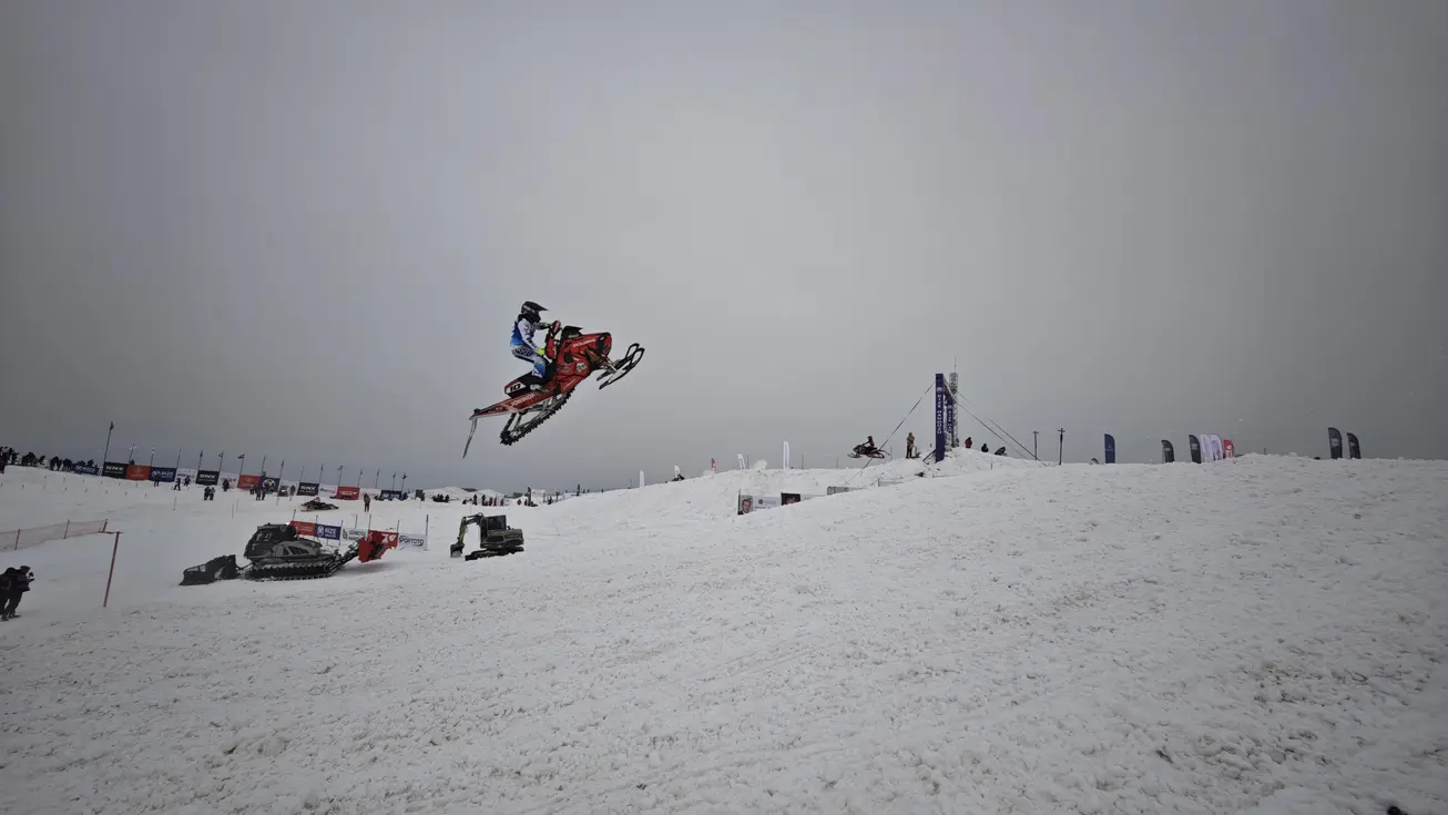 Dünya Kar Motosikleti Şampiyonası: Türkiye Yaylasında Nefes Kesen Final Başlıyor