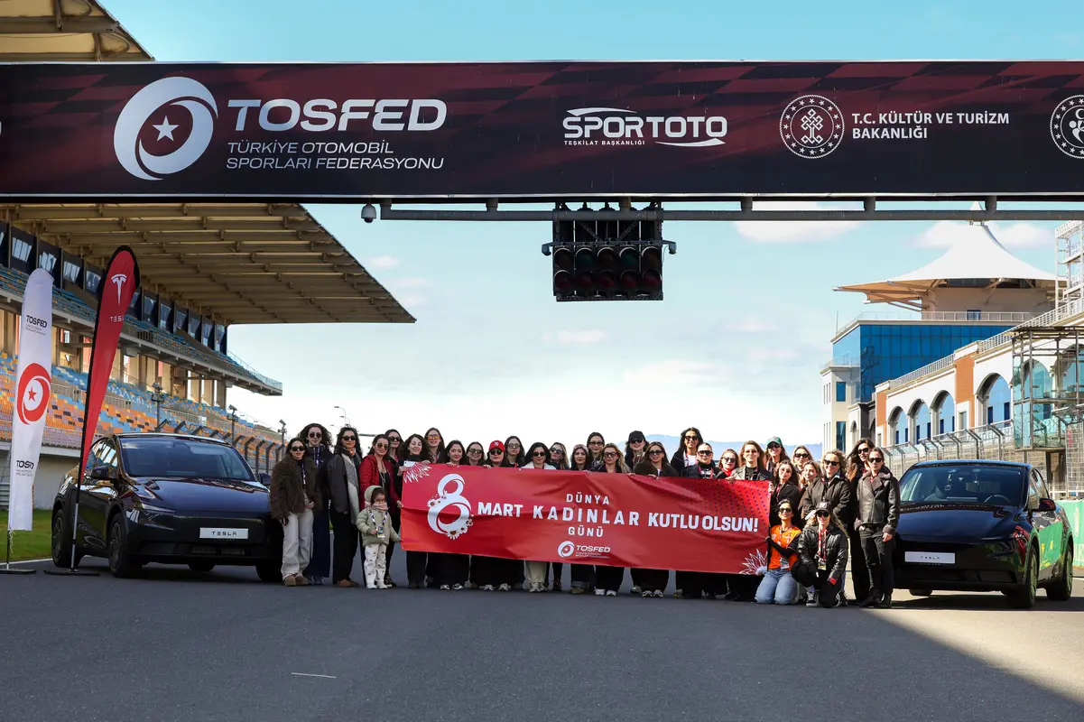 Kadınlar Otomobil Sporlarında Güçlerini Gösterdi