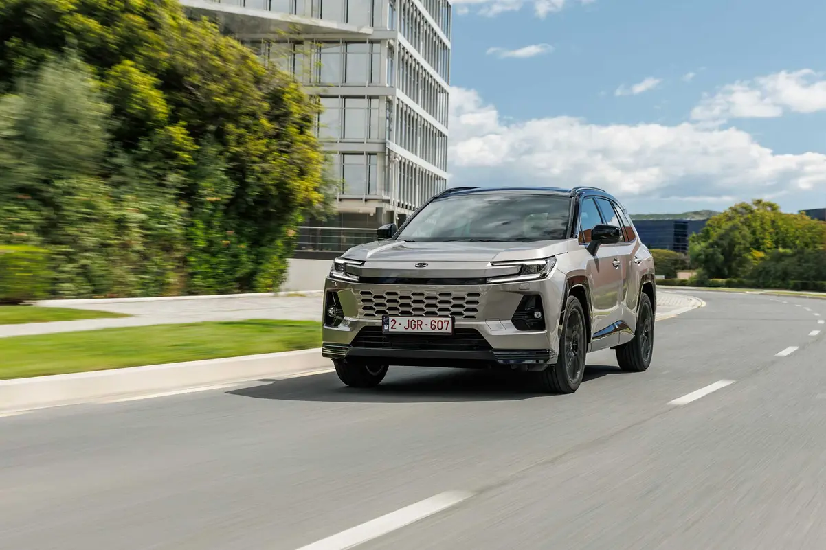 RAV4’ün Premium Tasarımı Prestij Sunuyor