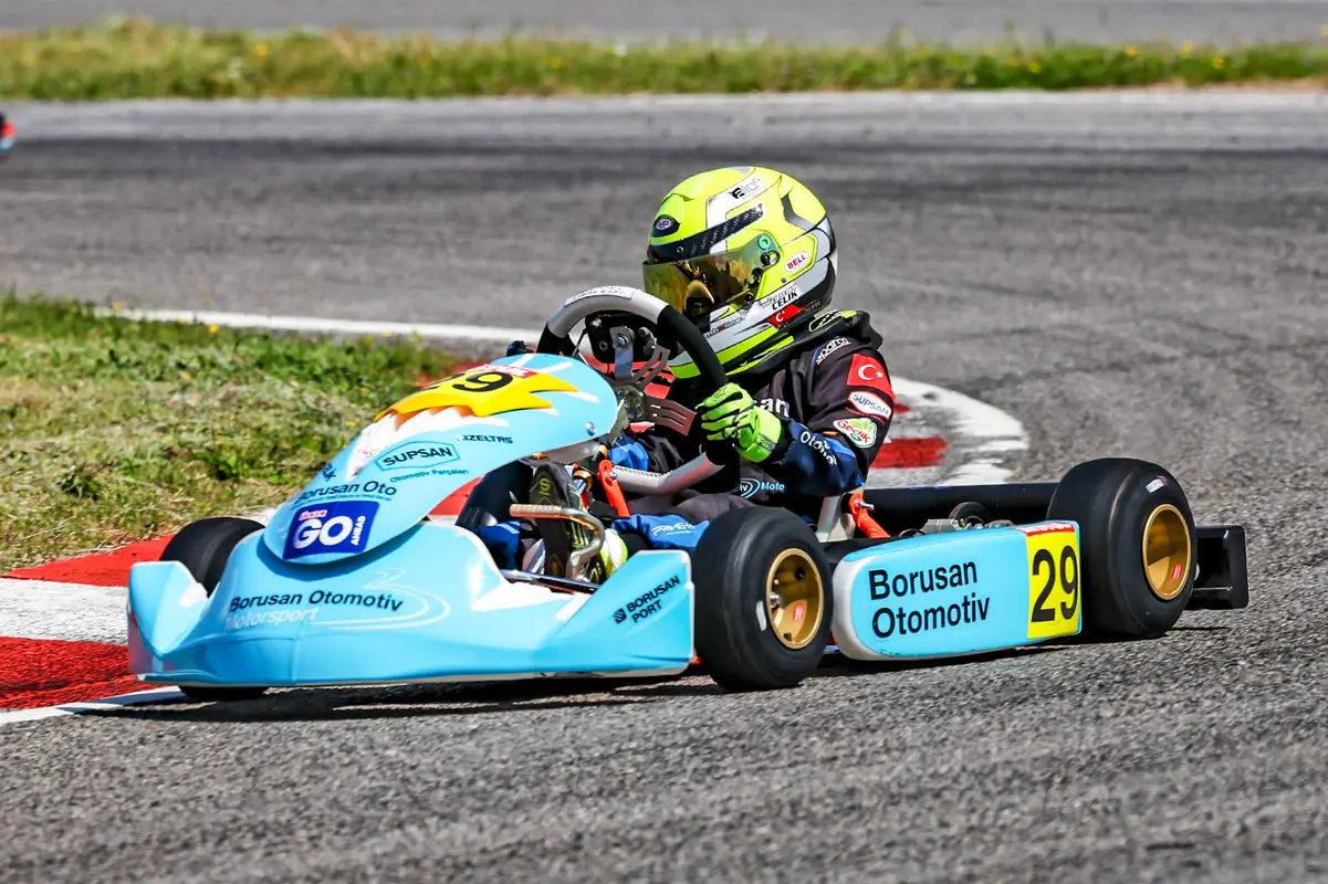 İzlemesi Ücretsiz Karting Yarışı Başlıyor