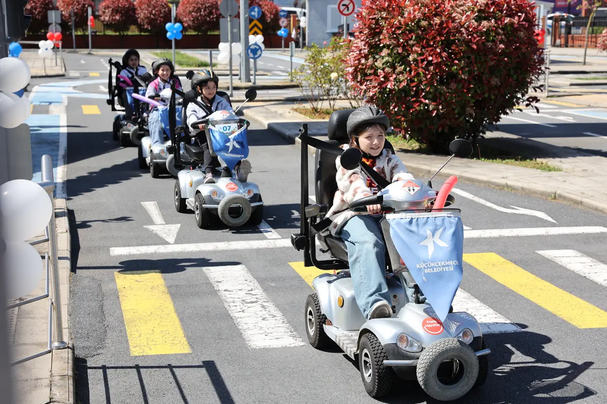 Trafik Şenliği ile Çocuklara Güvenli Gelecek