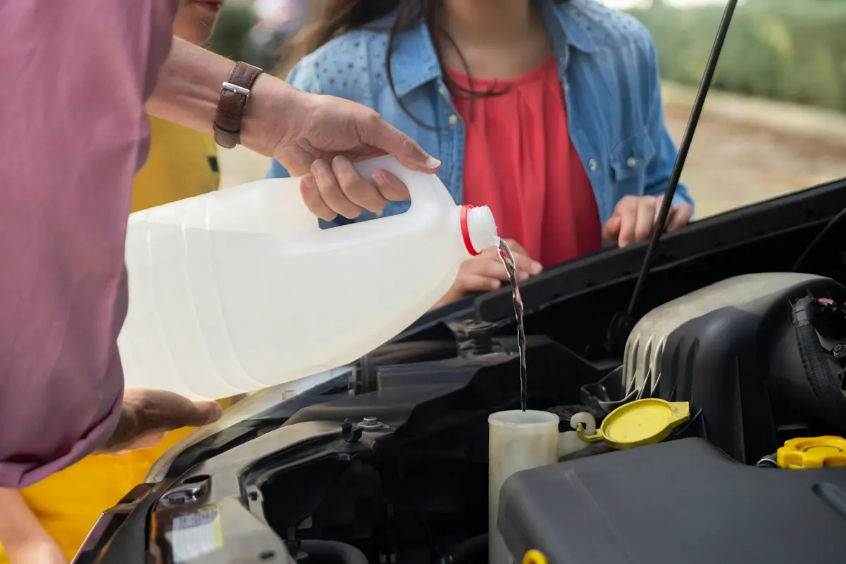 Silecek Suyu Donması: Nasıl Önleyip Çözebilirsiniz?