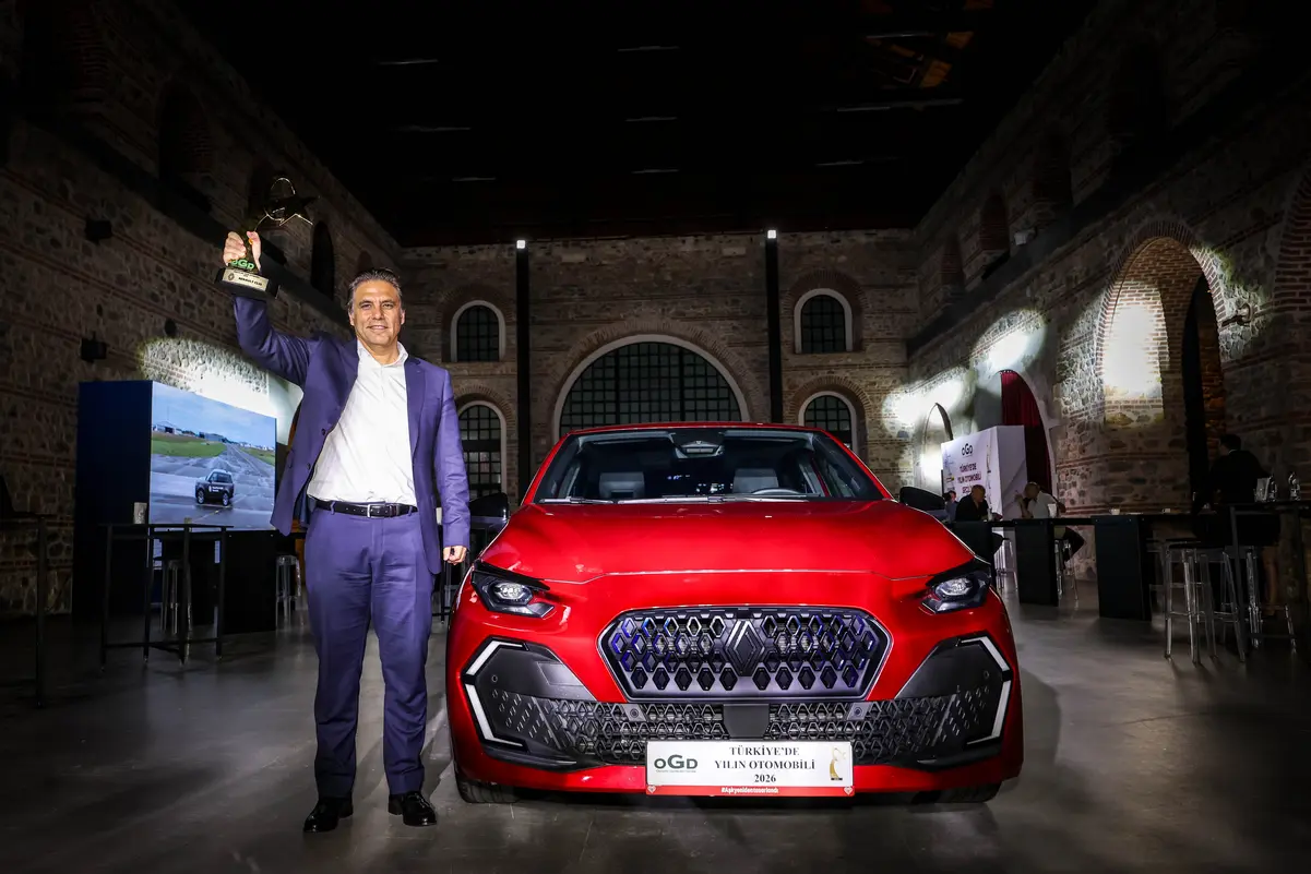 Türkiye’de Yılın Otomobili Clio’dan Yeni Başarı