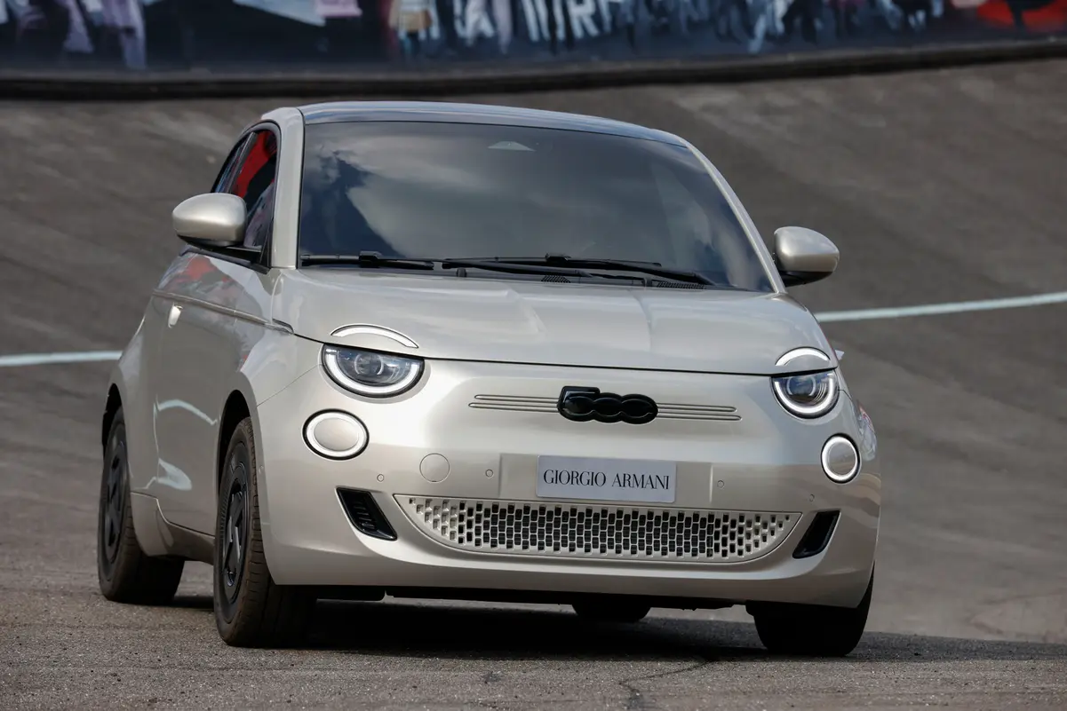Türkiye’de sınırlı sayıda FIAT 500e Giorgio Armani