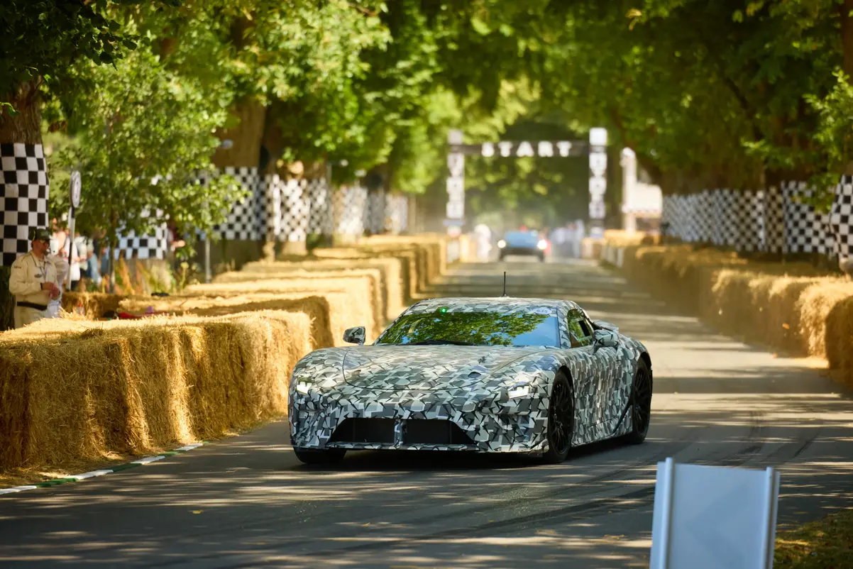 Lexus LFA Concept hız ve tutku sunuyor