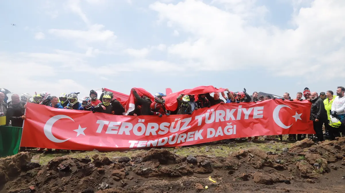 Terörsüz Türkiye pankartıyla startta