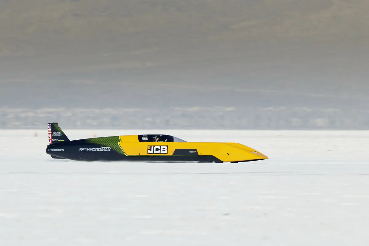 JCB hızda liderliği kimseye kaptırmıyor
