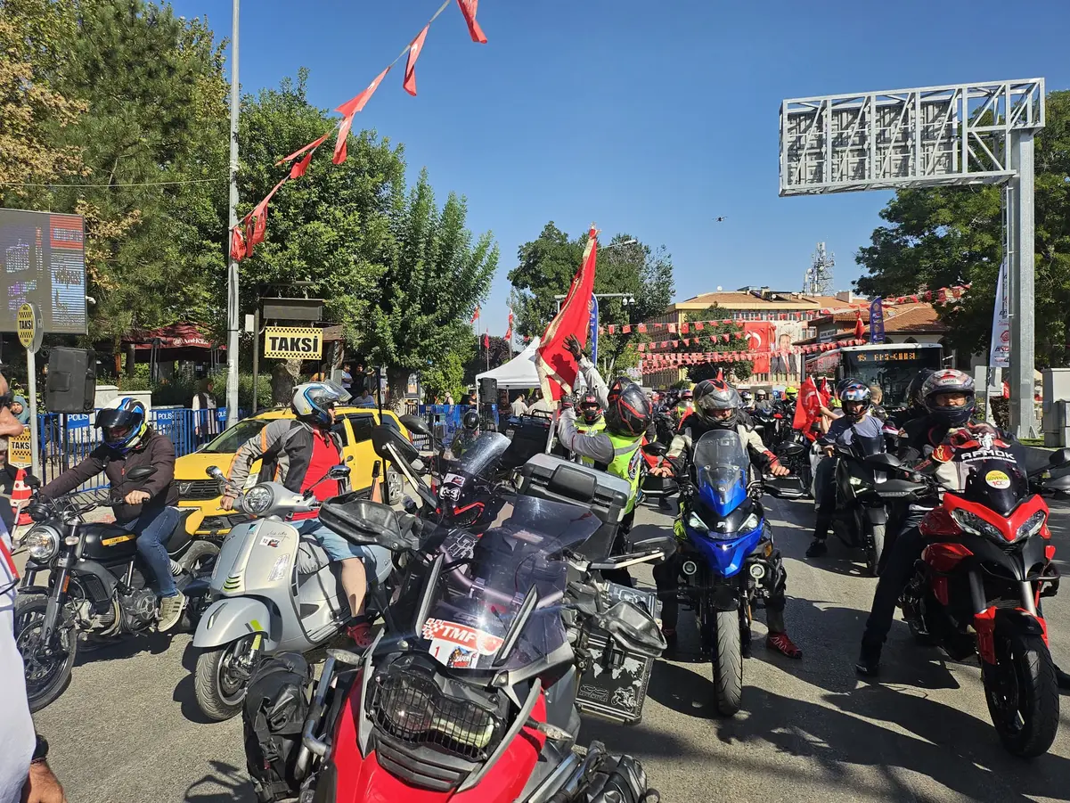 Motosiklet federasyonu Zafer ruhunu yola taşıdı