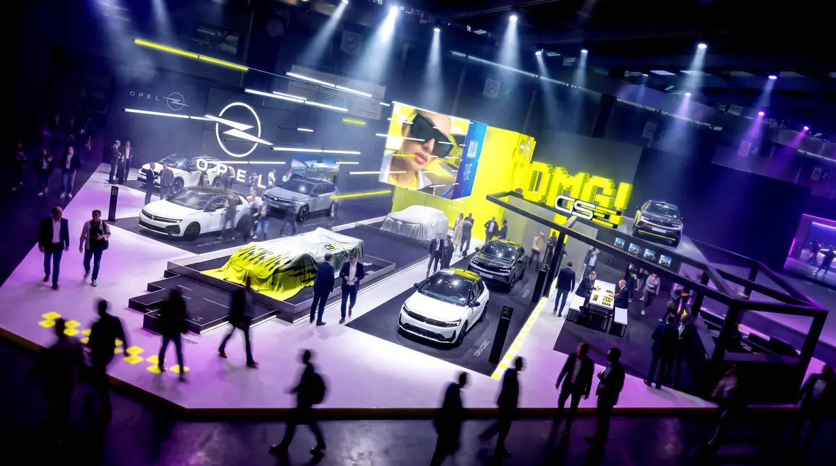 Opel yeni STX Concept ve GSE 27FE ile Paris’te