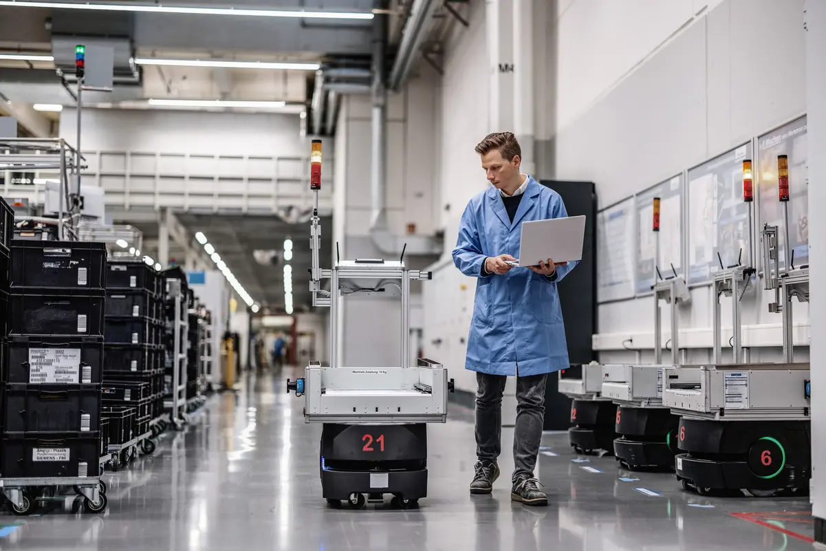 Siemens yeni yapay zekâ çözümleriyle maliyetten tasarruf sağlıyor